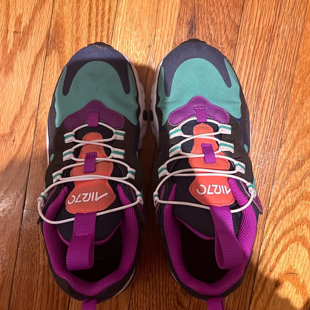 Nike sneakers. Multi colored. Size 1